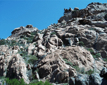 bizarre Felsen auf dem Weg zum Gipfel